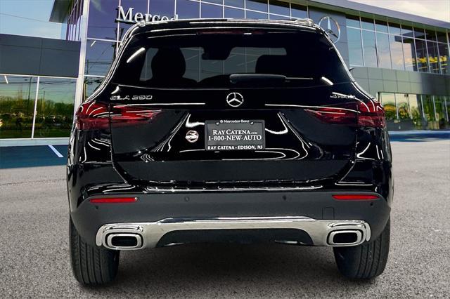 new 2024 Mercedes-Benz GLA 250 car, priced at $45,695