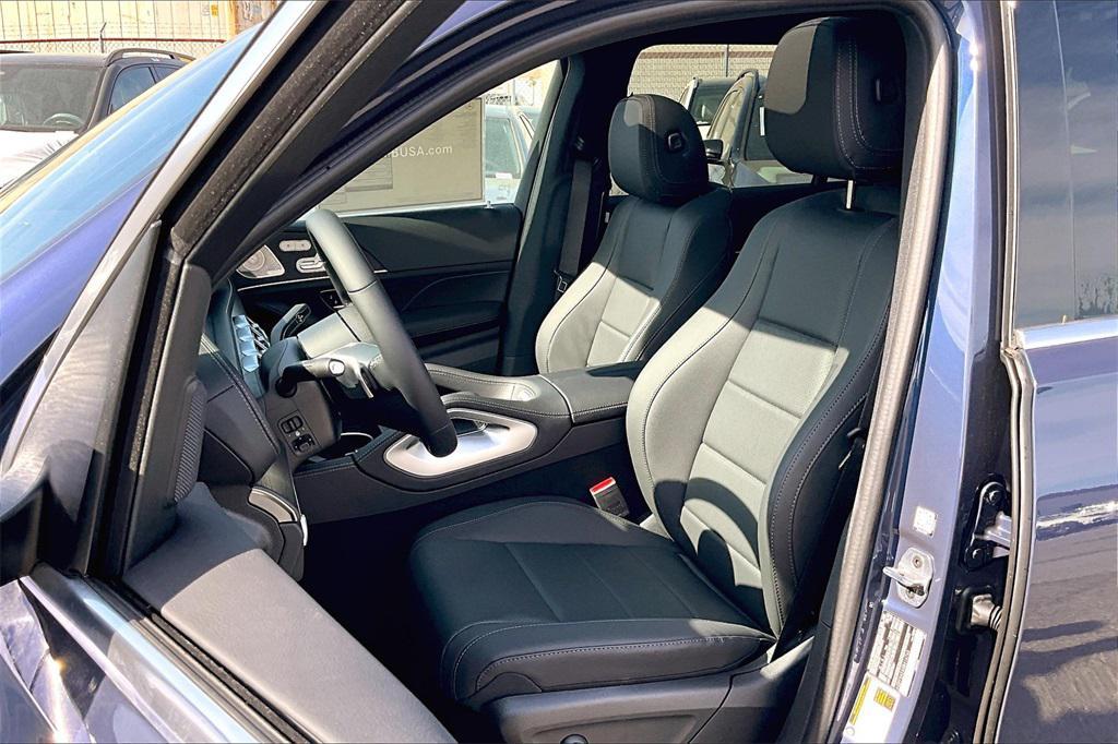new 2025 Mercedes-Benz GLS 450 car, priced at $91,185