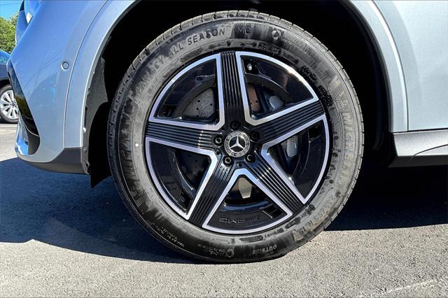 new 2025 Mercedes-Benz GLC 300 car, priced at $59,220