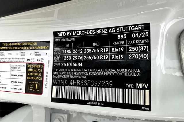 new 2025 Mercedes-Benz GLC 300 car, priced at $74,125