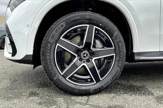 new 2025 Mercedes-Benz GLC 300 car, priced at $74,125