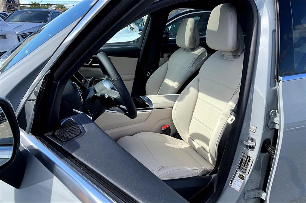 new 2025 Mercedes-Benz GLC 300 car, priced at $55,900