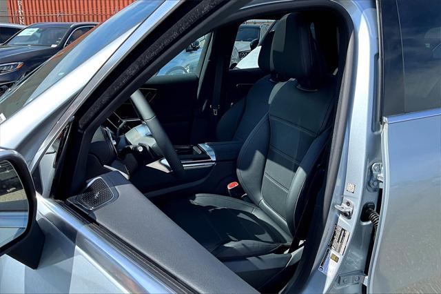 new 2025 Mercedes-Benz GLC 300 car, priced at $59,720