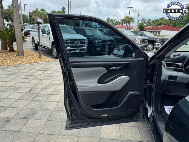 used 2021 Toyota Highlander car, priced at $33,900