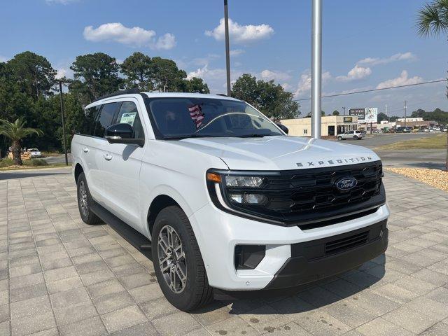new 2025 Ford Expedition car, priced at $68,930