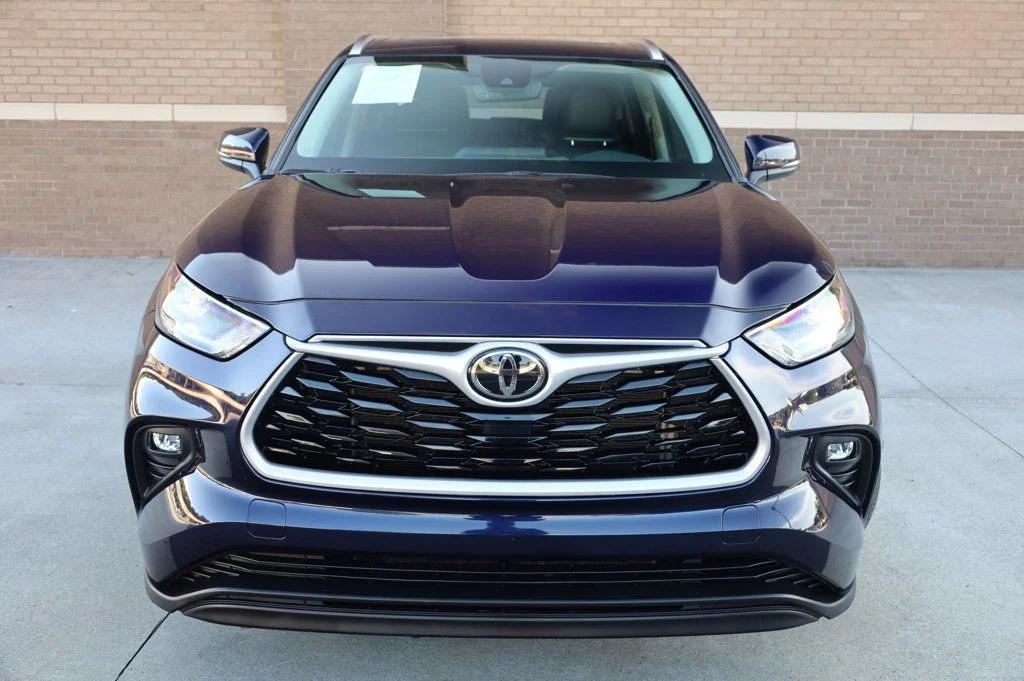 used 2021 Toyota Highlander car, priced at $28,847