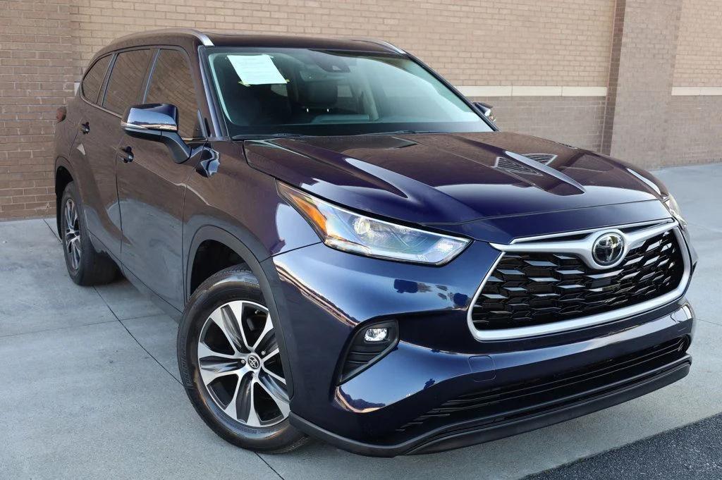 used 2021 Toyota Highlander car, priced at $28,847