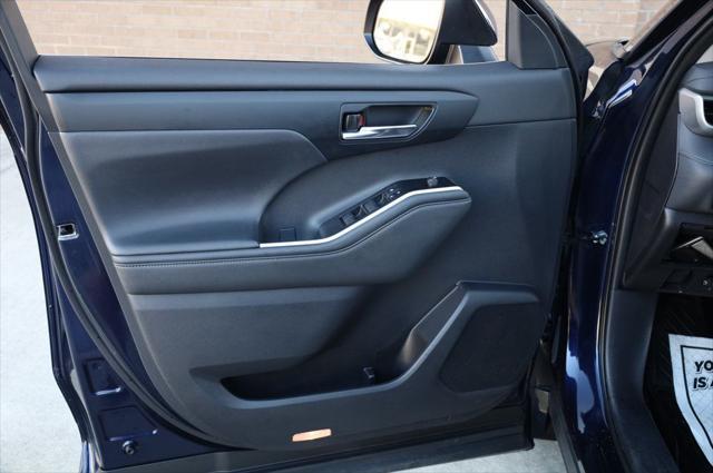 used 2021 Toyota Highlander car, priced at $29,997