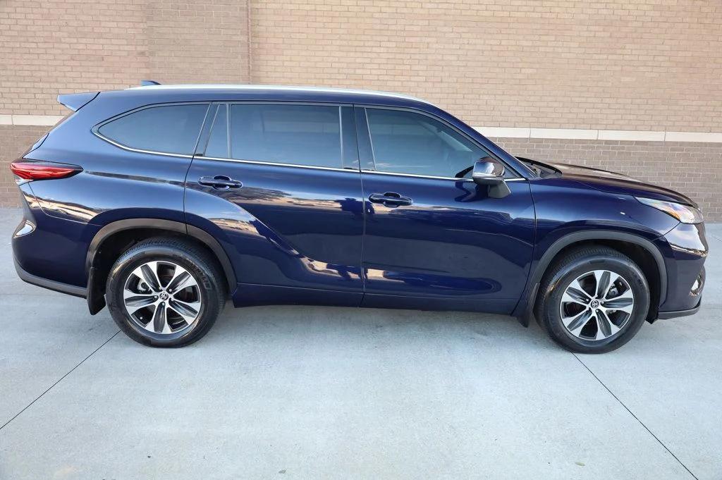 used 2021 Toyota Highlander car, priced at $28,847