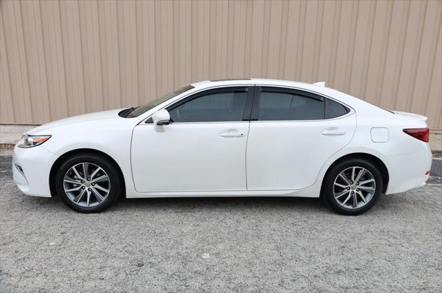 used 2017 Lexus ES 300h car, priced at $22,497