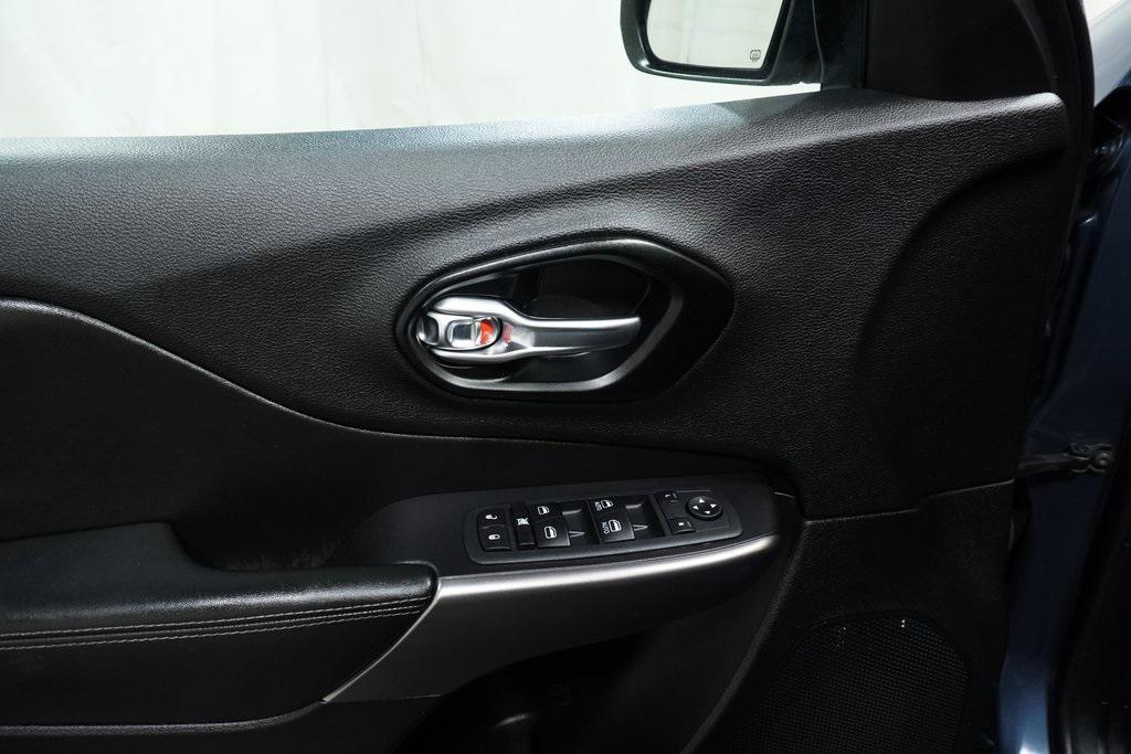used 2020 Jeep Cherokee car, priced at $12,550