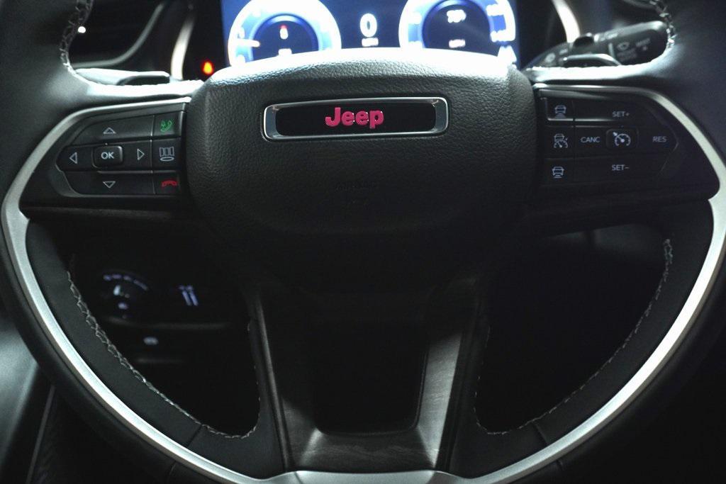 used 2025 Jeep Grand Cherokee car, priced at $43,550