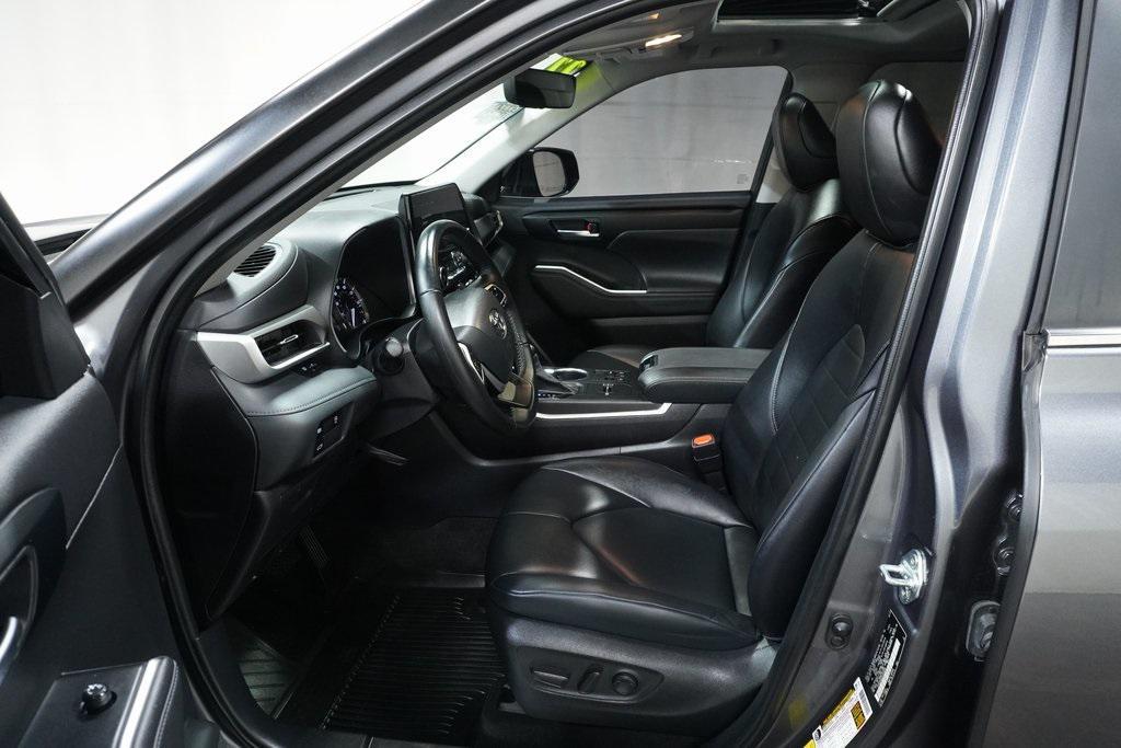 used 2023 Toyota Highlander car, priced at $36,990