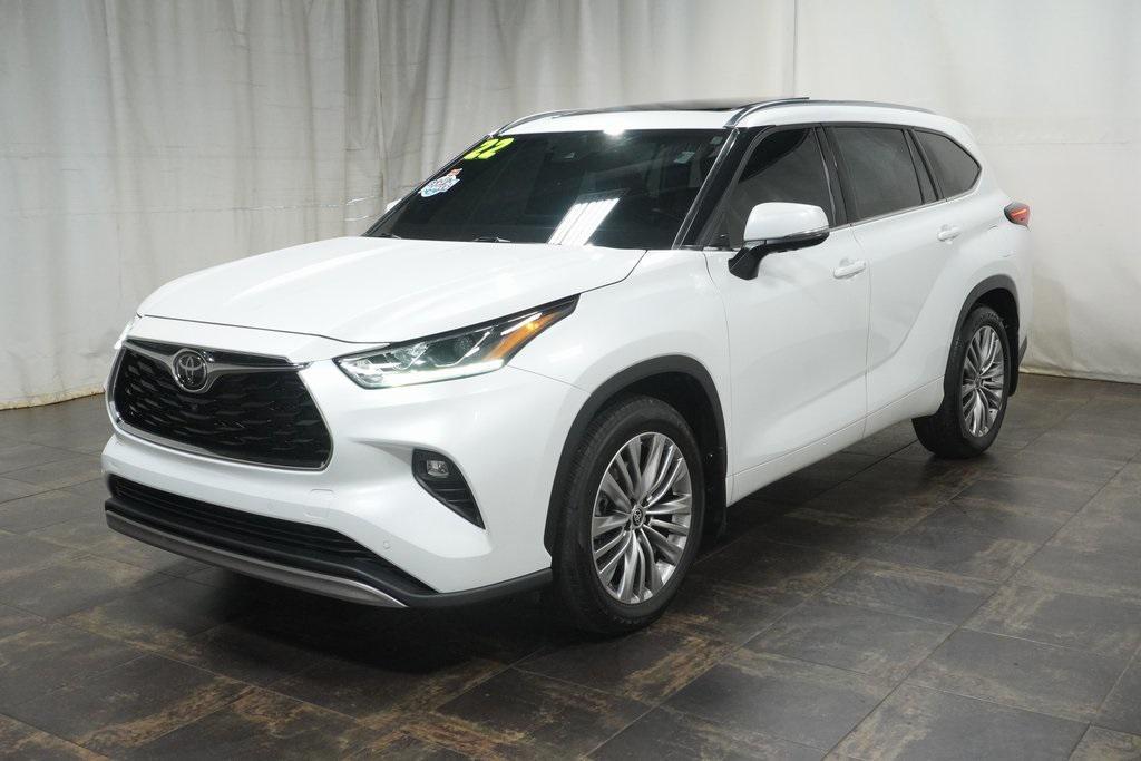 used 2022 Toyota Highlander car, priced at $39,990