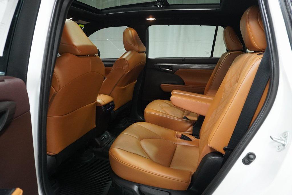 used 2022 Toyota Highlander car, priced at $39,990