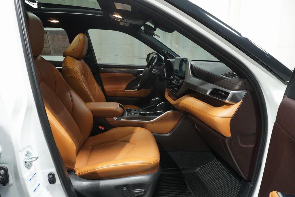 used 2022 Toyota Highlander car, priced at $39,990