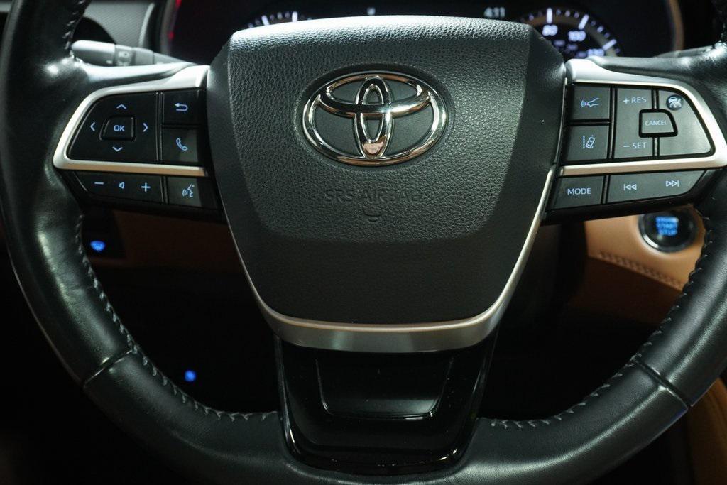 used 2022 Toyota Highlander car, priced at $39,990