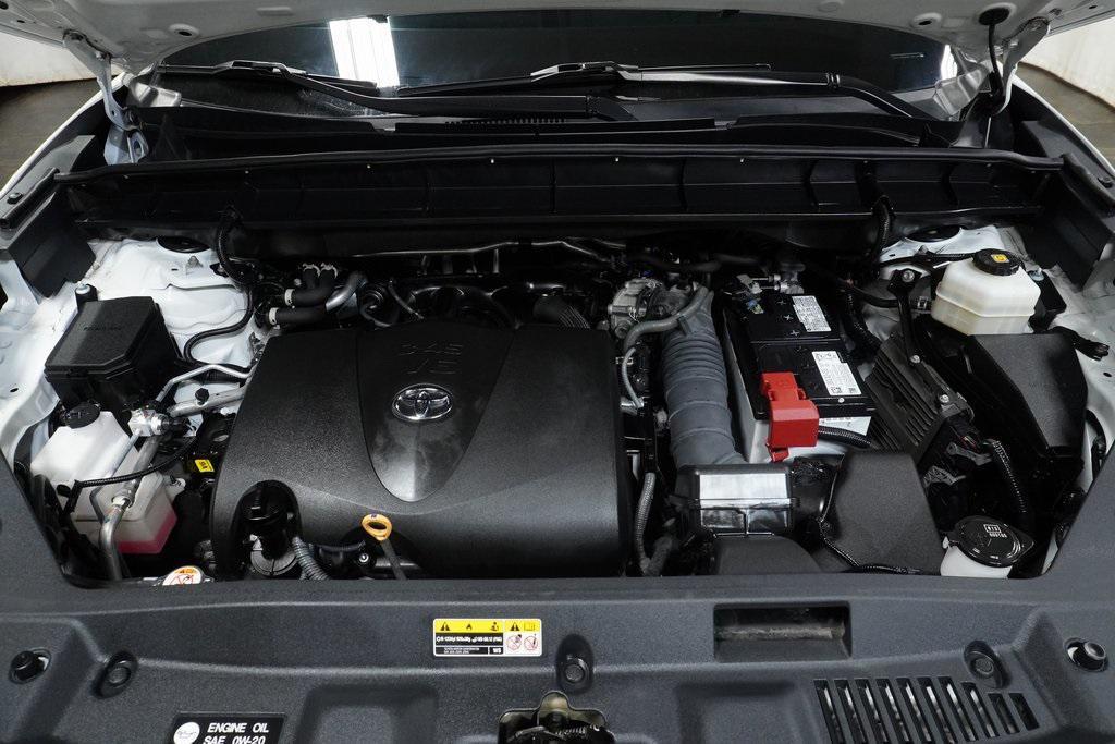 used 2022 Toyota Highlander car, priced at $39,990