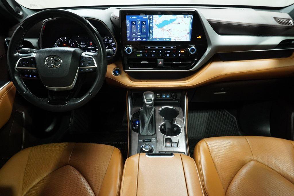 used 2022 Toyota Highlander car, priced at $39,990