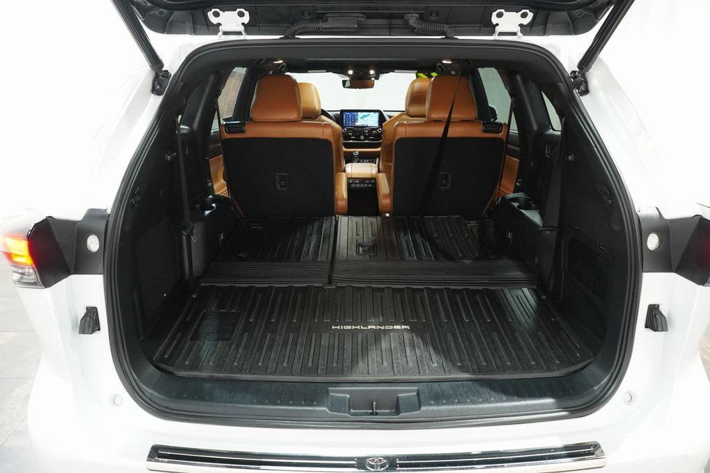 used 2022 Toyota Highlander car, priced at $39,990