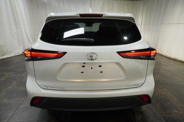 used 2022 Toyota Highlander car, priced at $39,990