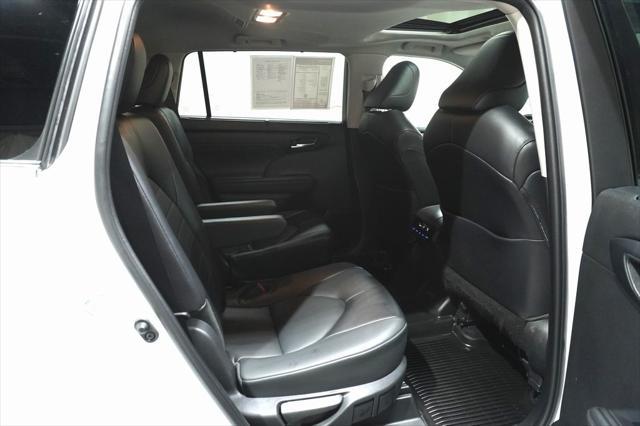 used 2022 Toyota Highlander car, priced at $39,990