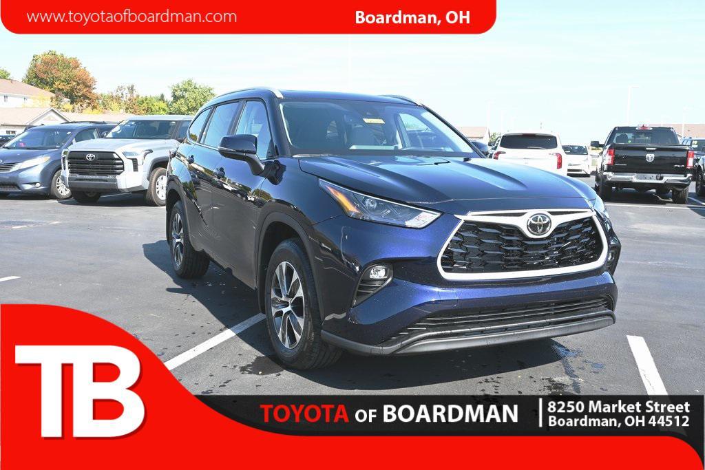 new 2025 Toyota Highlander car, priced at $45,853
