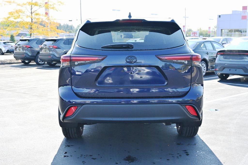 new 2025 Toyota Highlander car, priced at $45,853