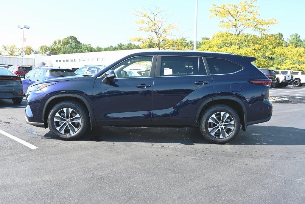 new 2025 Toyota Highlander car, priced at $45,853
