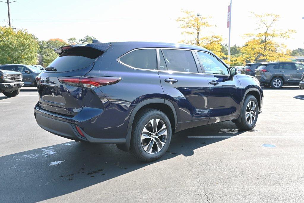 new 2025 Toyota Highlander car, priced at $45,853