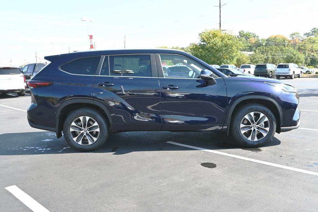 new 2025 Toyota Highlander car, priced at $45,853