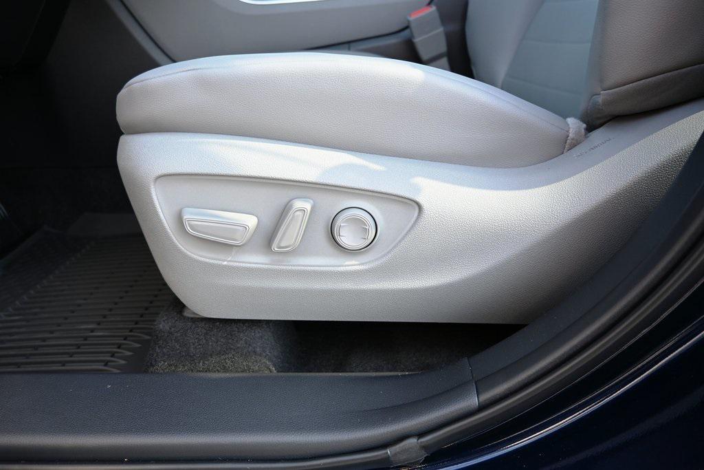 new 2025 Toyota Highlander car, priced at $45,853