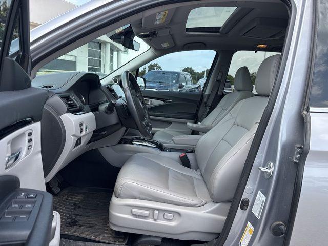 used 2022 Honda Pilot car, priced at $35,591