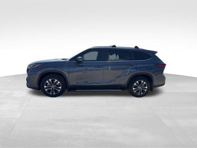 used 2023 Toyota Highlander car, priced at $36,882