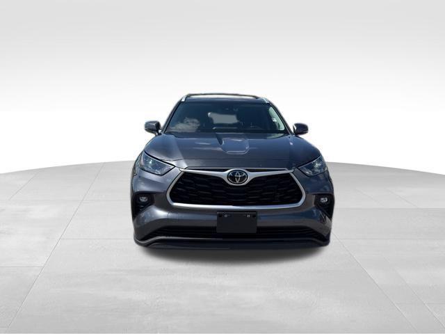 used 2023 Toyota Highlander car, priced at $36,882