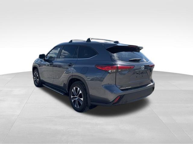 used 2023 Toyota Highlander car, priced at $36,882