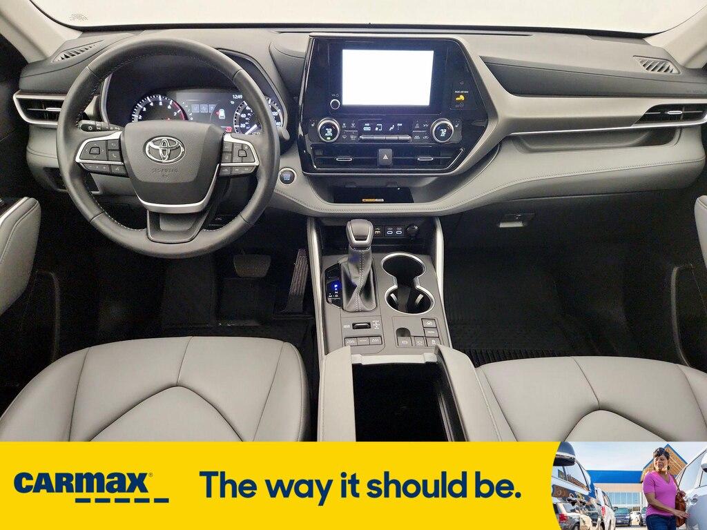 used 2024 Toyota Highlander car, priced at $42,998
