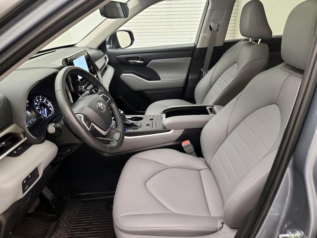 used 2024 Toyota Highlander car, priced at $42,998