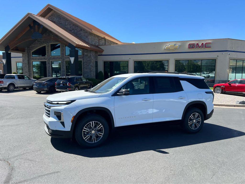 new 2025 Chevrolet Traverse car, priced at $49,630