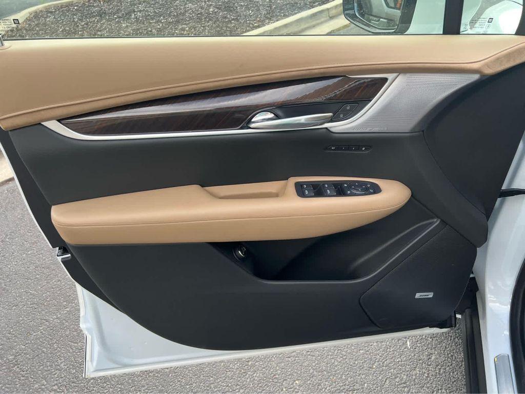 new 2025 Cadillac XT6 car, priced at $75,115