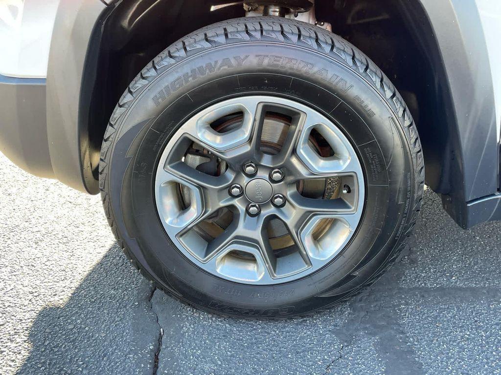 used 2019 Jeep Cherokee car, priced at $17,995