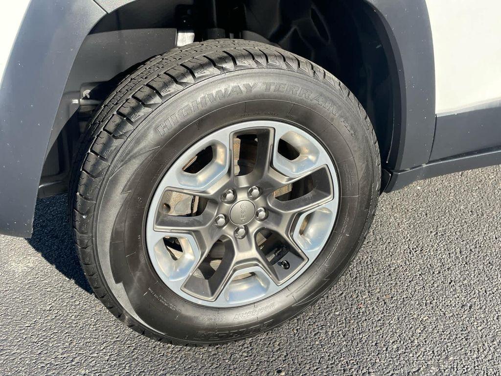 used 2019 Jeep Cherokee car, priced at $17,995