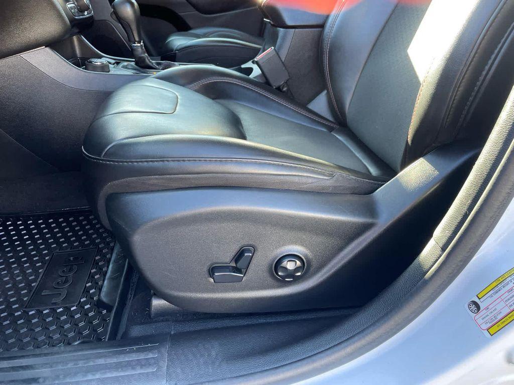 used 2019 Jeep Cherokee car, priced at $17,995