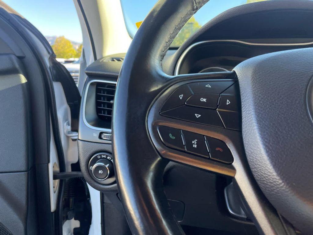 used 2019 Jeep Cherokee car, priced at $17,995