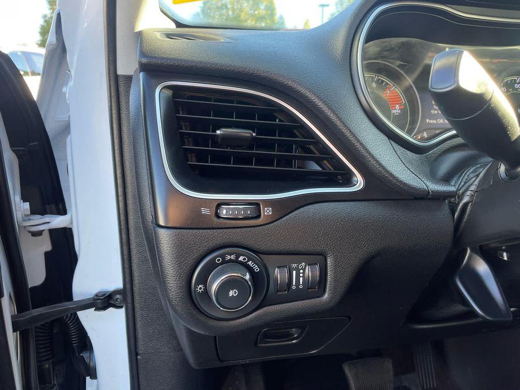 used 2019 Jeep Cherokee car, priced at $17,995