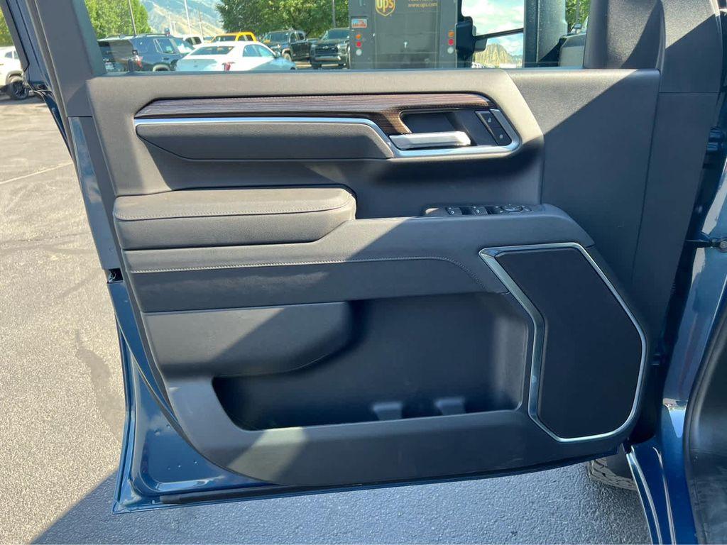 new 2025 Chevrolet Silverado 2500 car, priced at $78,400