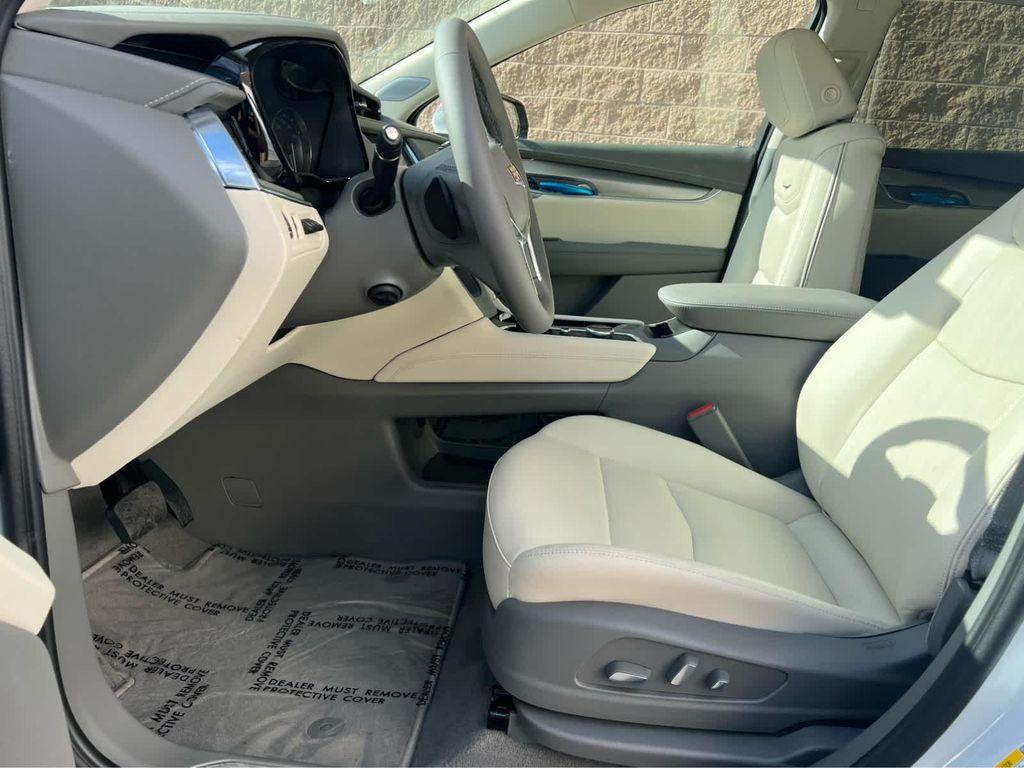 new 2025 Cadillac XT5 car, priced at $59,465