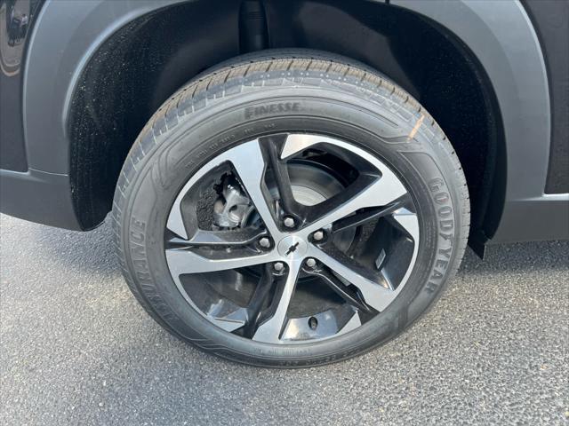 new 2025 Chevrolet Trax car, priced at $24,290