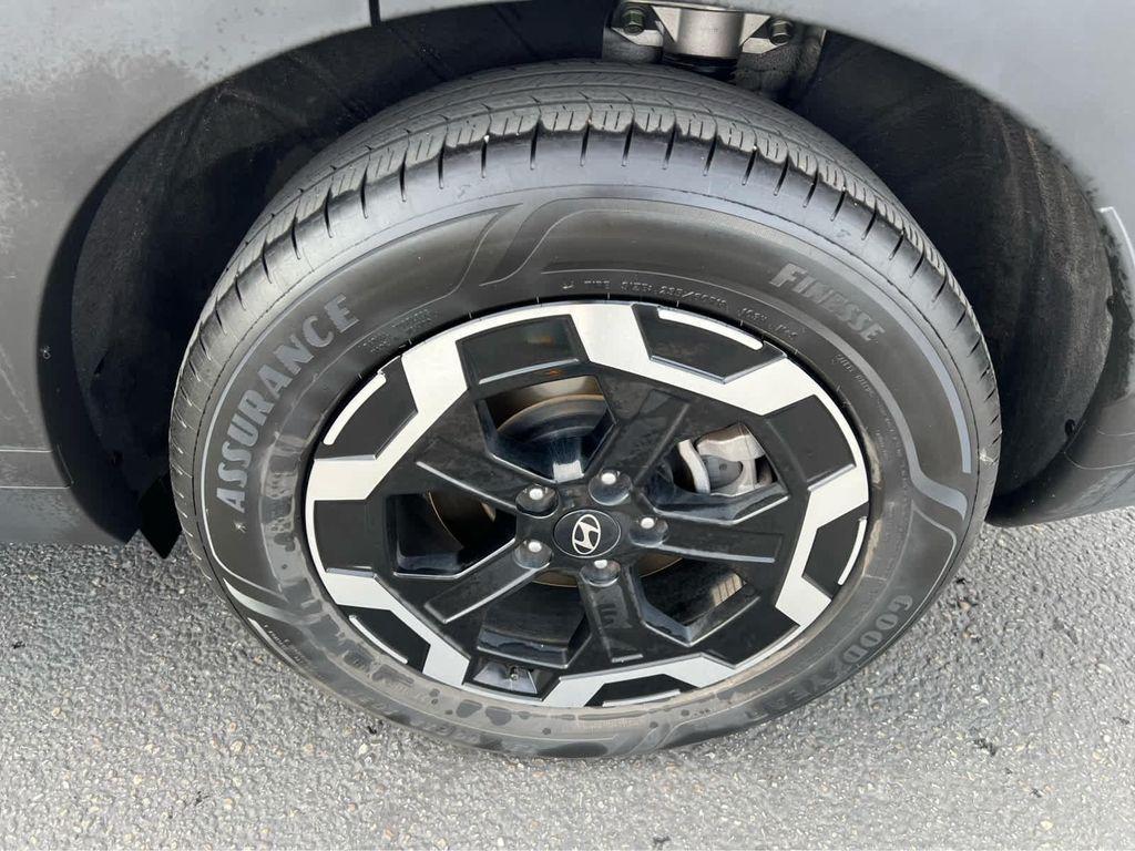 used 2024 Hyundai Santa Fe car, priced at $27,990