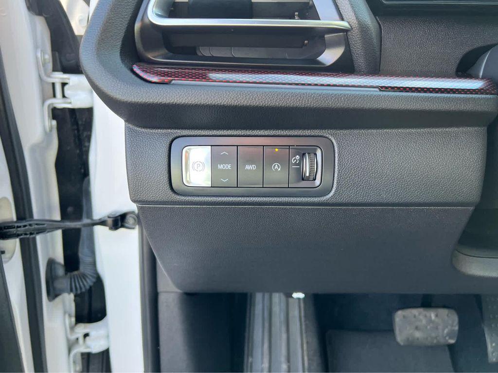 used 2025 Chevrolet Traverse car, priced at $49,977